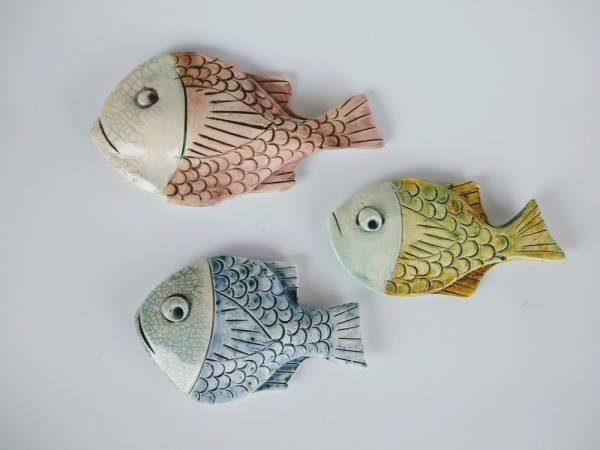 - a Ceramic by Fiona Bates, measuring 8 x 13 cm (H x W) £15
